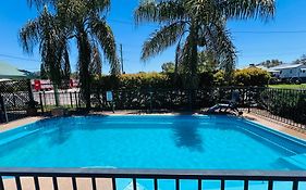 Overlander Motor Lodge